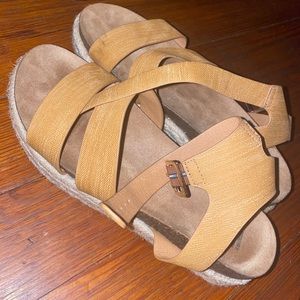 Platform sandals